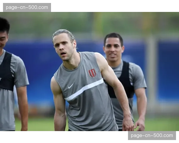 马赛赛前训练开放,新援中卫已完成合练。